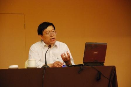 专家在讲课